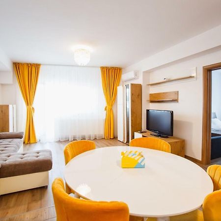Spacious & Bright 2 Bedroom Central Apartment Oradea Zewnętrze zdjęcie