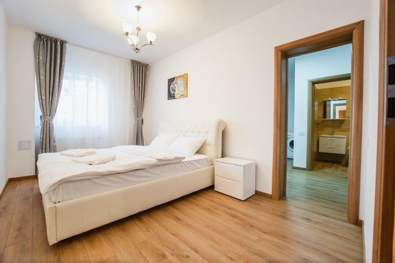 Spacious & Bright 2 Bedroom Central Apartment Oradea Zewnętrze zdjęcie