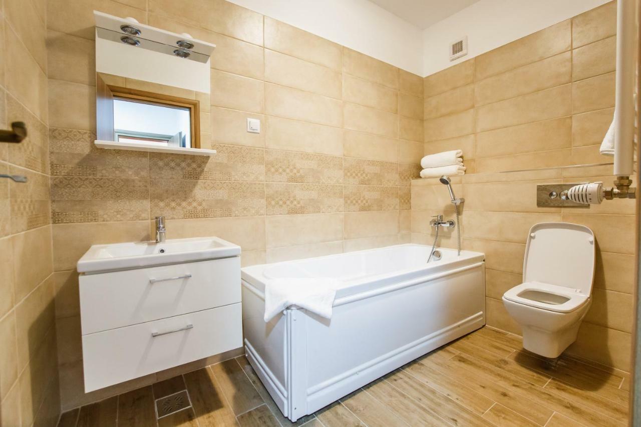 Spacious & Bright 2 Bedroom Central Apartment Oradea Zewnętrze zdjęcie