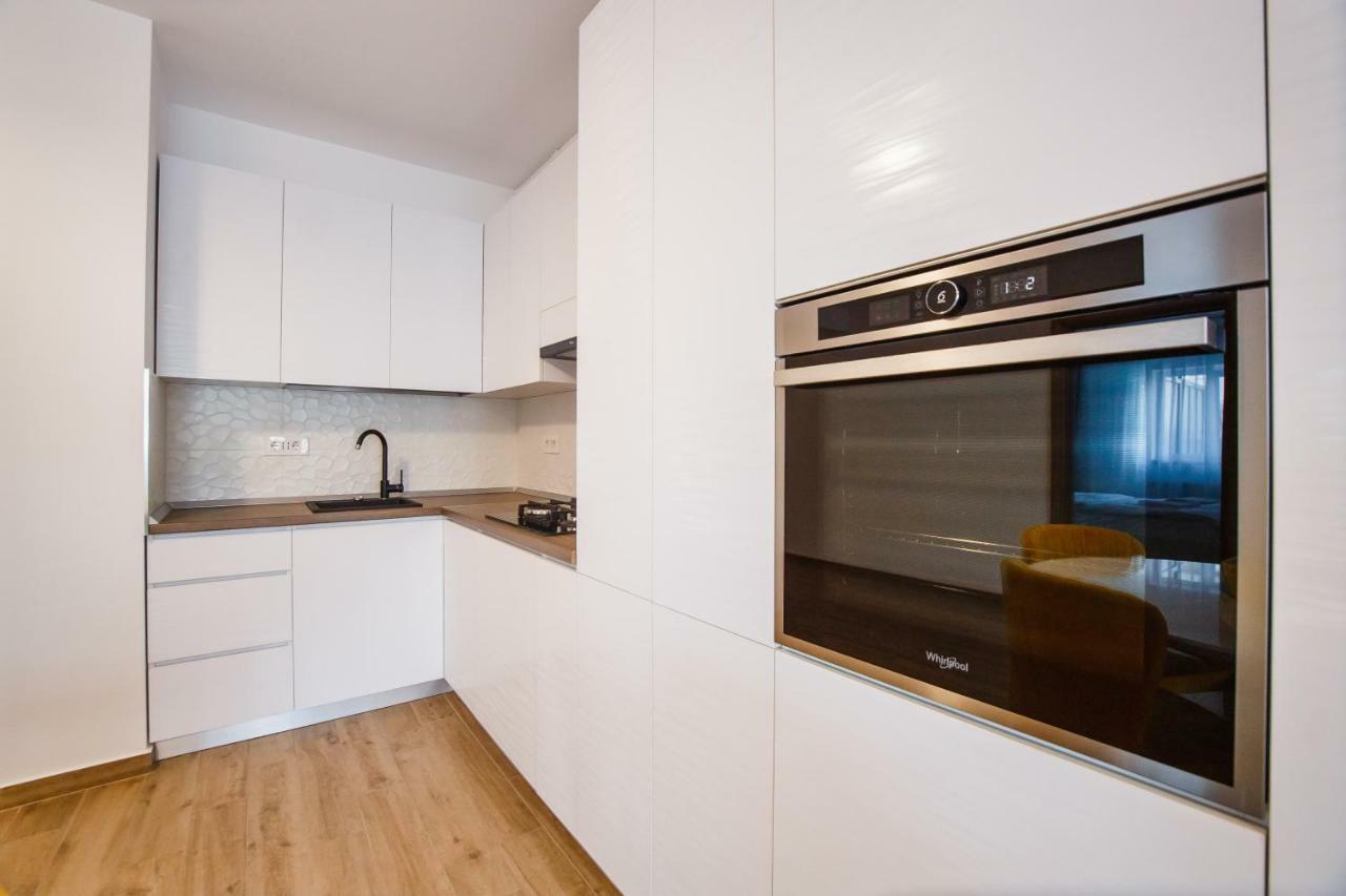 Spacious & Bright 2 Bedroom Central Apartment Oradea Zewnętrze zdjęcie