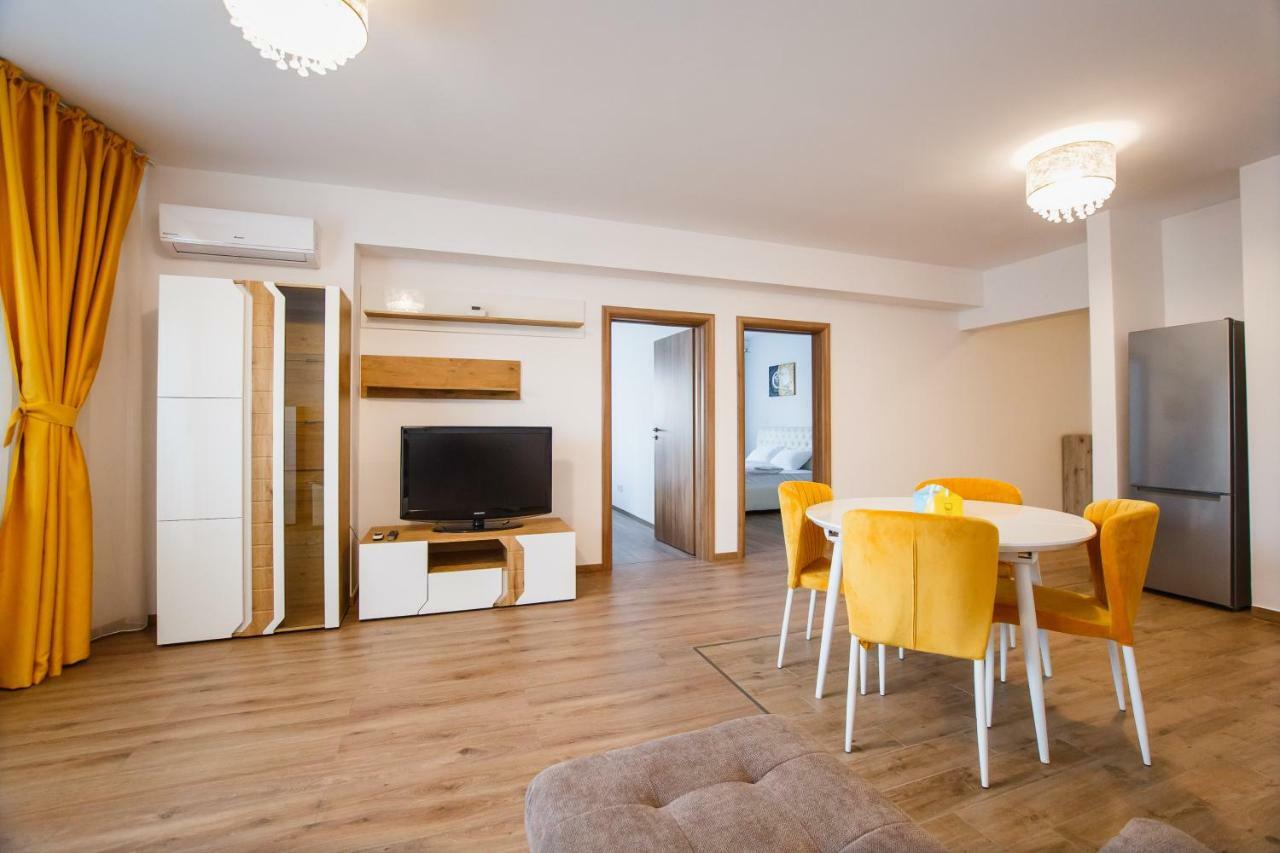 Spacious & Bright 2 Bedroom Central Apartment Oradea Zewnętrze zdjęcie