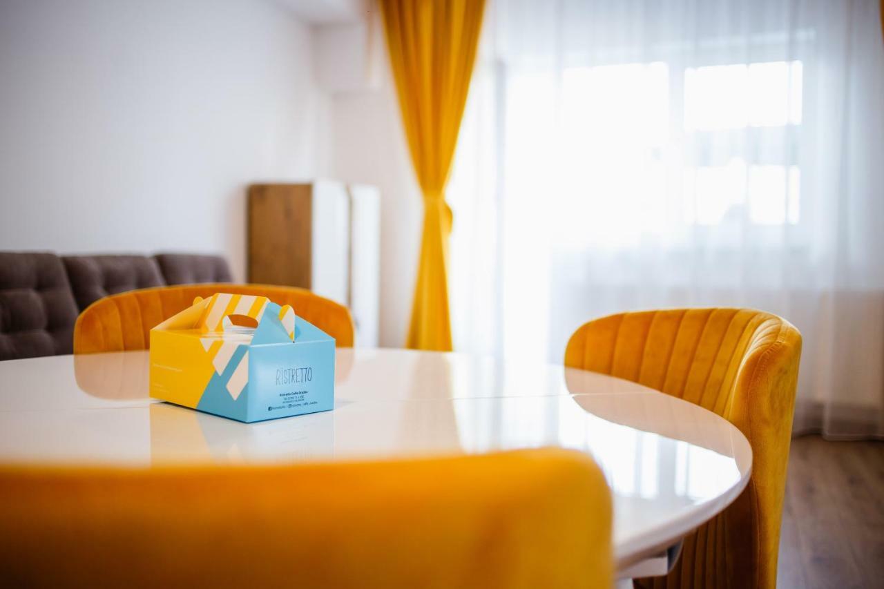 Spacious & Bright 2 Bedroom Central Apartment Oradea Zewnętrze zdjęcie