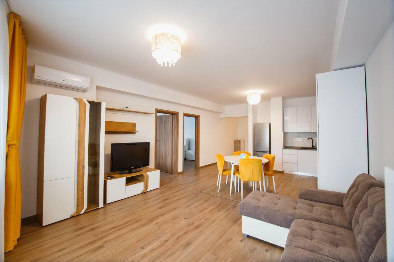 Spacious & Bright 2 Bedroom Central Apartment Oradea Zewnętrze zdjęcie