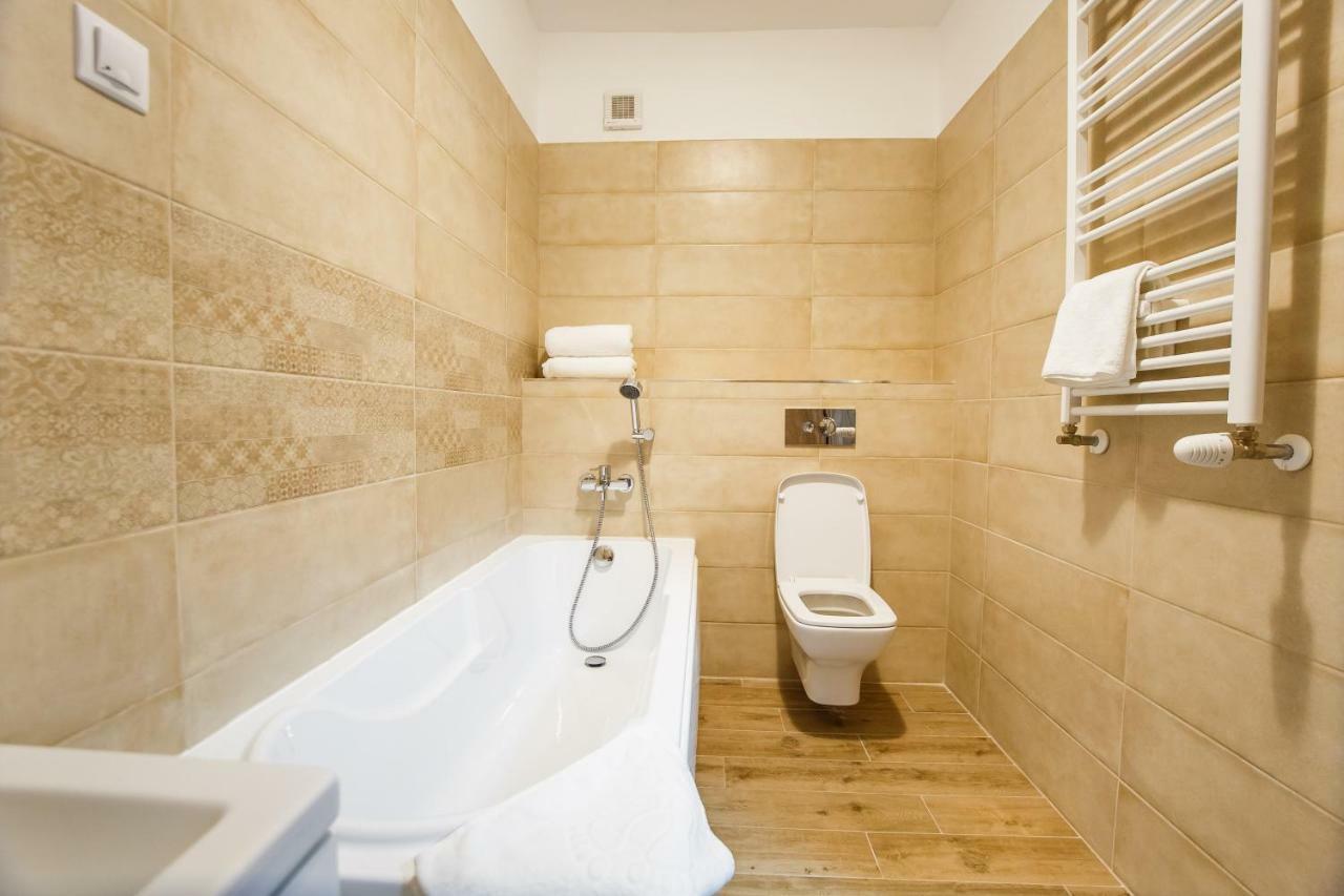 Spacious & Bright 2 Bedroom Central Apartment Oradea Zewnętrze zdjęcie