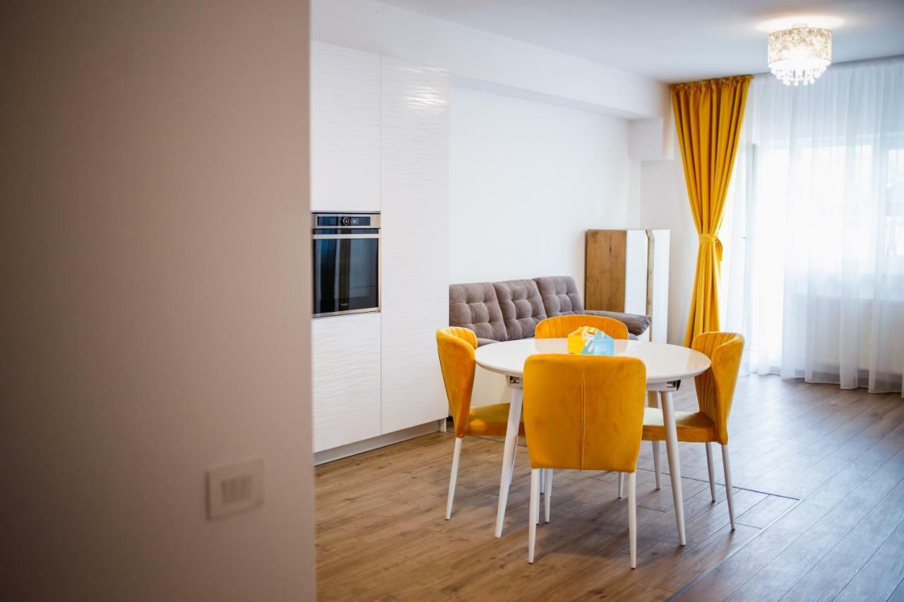 Spacious & Bright 2 Bedroom Central Apartment Oradea Zewnętrze zdjęcie